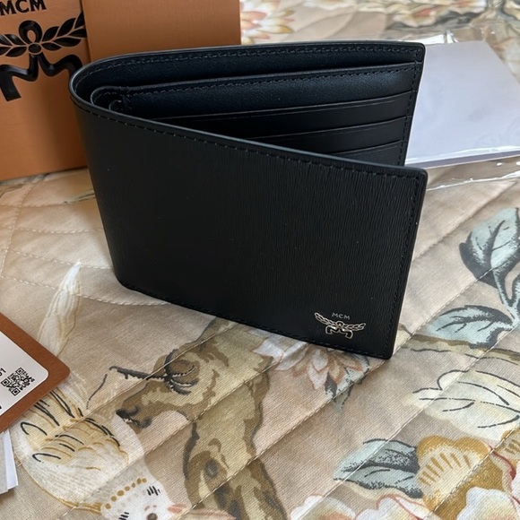 NWT Men’s MCM Himmel Black Leather Trifold Wallet - Picture 2 of 9